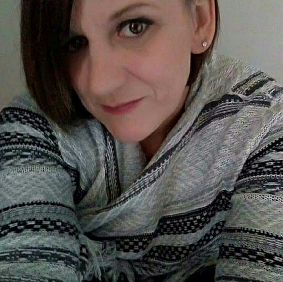 Meet your Posher, Tina - Picture 2 of 2